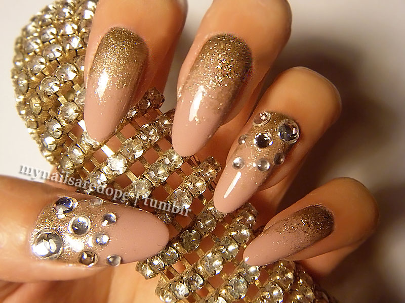 Nail Obsession: Gold Nail Designs | Le Belle Amour