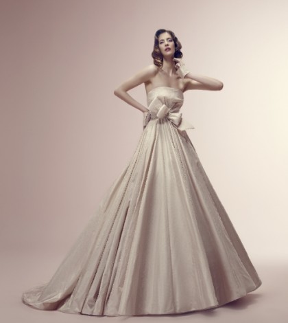 Alessandra Rinaudo : 【白地ドレス多数有】2着目にもウェディングドレスをお考えの方におすすめしたいカラードレス