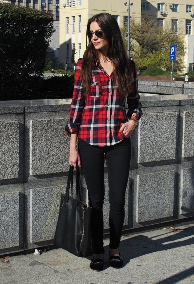 Plaid Remains The New Black:Trendy For This Fall