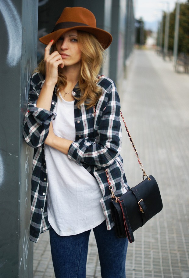 Plaid Remains The New Black:Trendy For This Fall