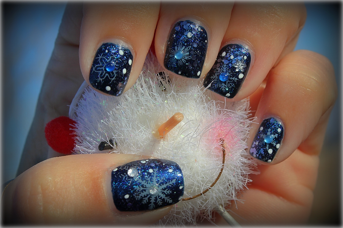 Glittery Snow Nail Art - wide 2