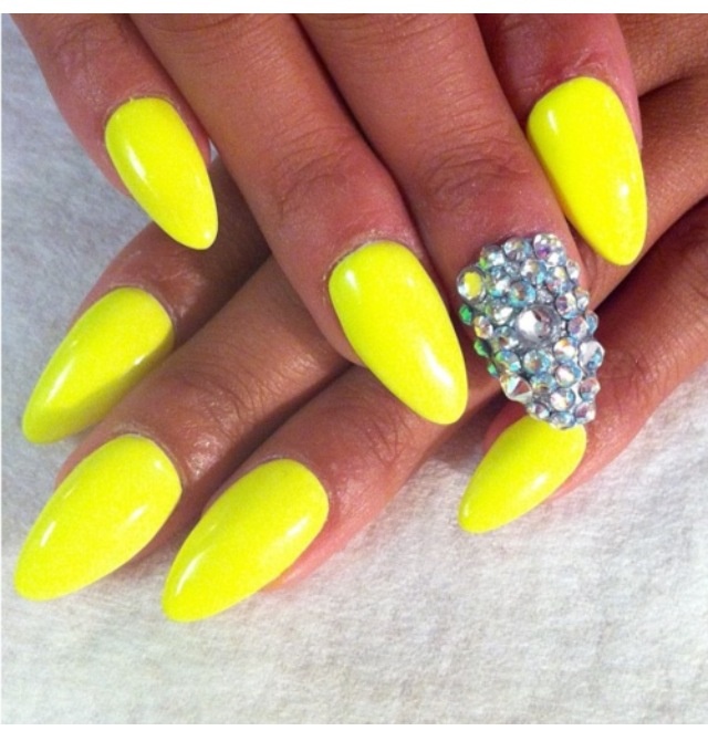 15 PRETTY YELLOW NAIL DESIGNS TO TRY THIS SUMMER