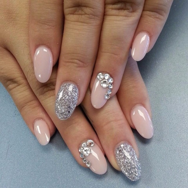 17 Outstanding Oval Shape Nail Designs