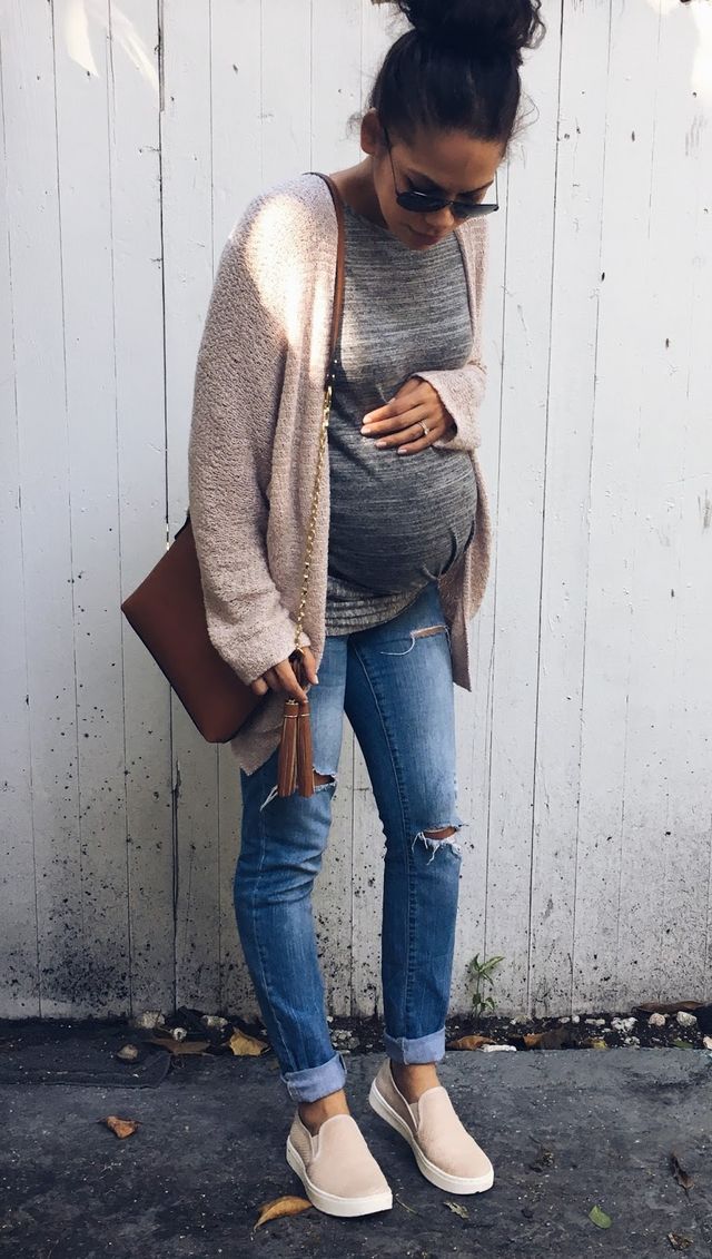 Warm Fall Maternity Outfits That Look Ultra-Modern