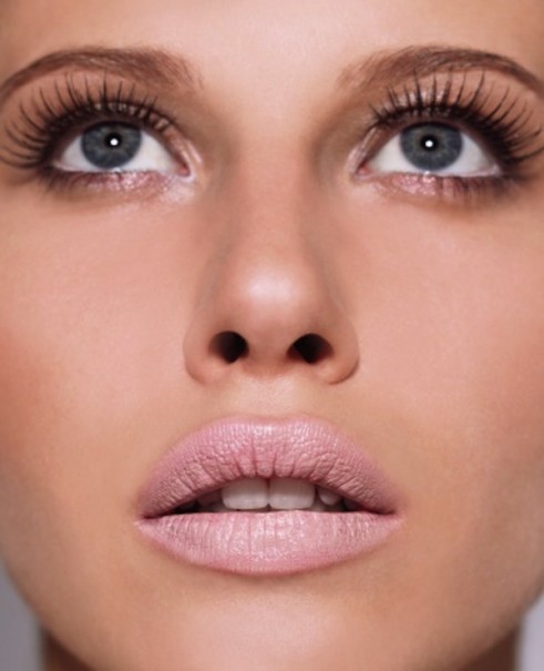 Kim-Kardashian-Midweek-Makeup-Big-Lashes-Faux-Spring-2013-Trend-016-491x605