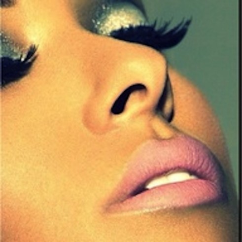 Kim-Kardashian-Midweek-Makeup-Big-Lashes-Faux-Spring-2013-Trend-024-491x491