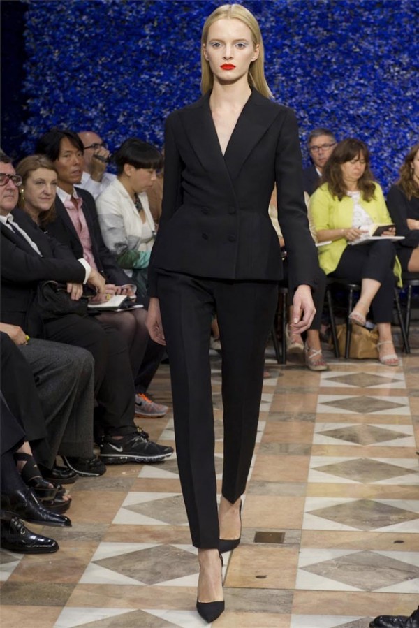 Paris-Haute-Couture-Dior-Autumn-Winter-2012-2013-Collection-2-600x899