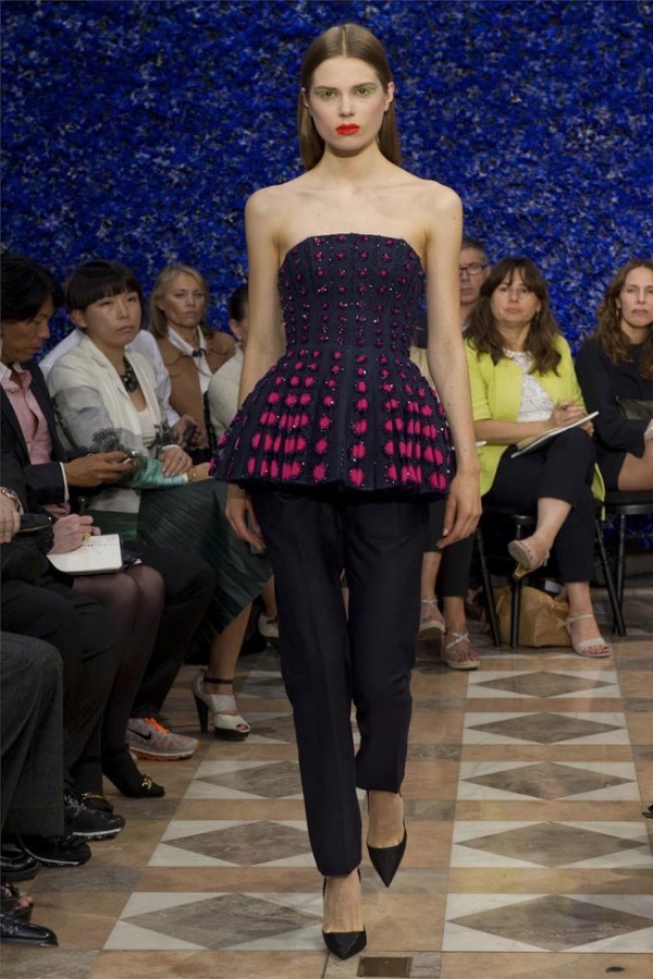 Paris-Haute-Couture-Dior-Autumn-Winter-2012-2013-Collection-21-600x899