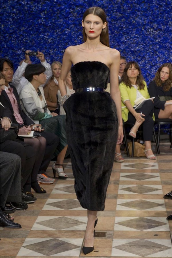 Paris-Haute-Couture-Dior-Autumn-Winter-2012-2013-Collection-26-600x899