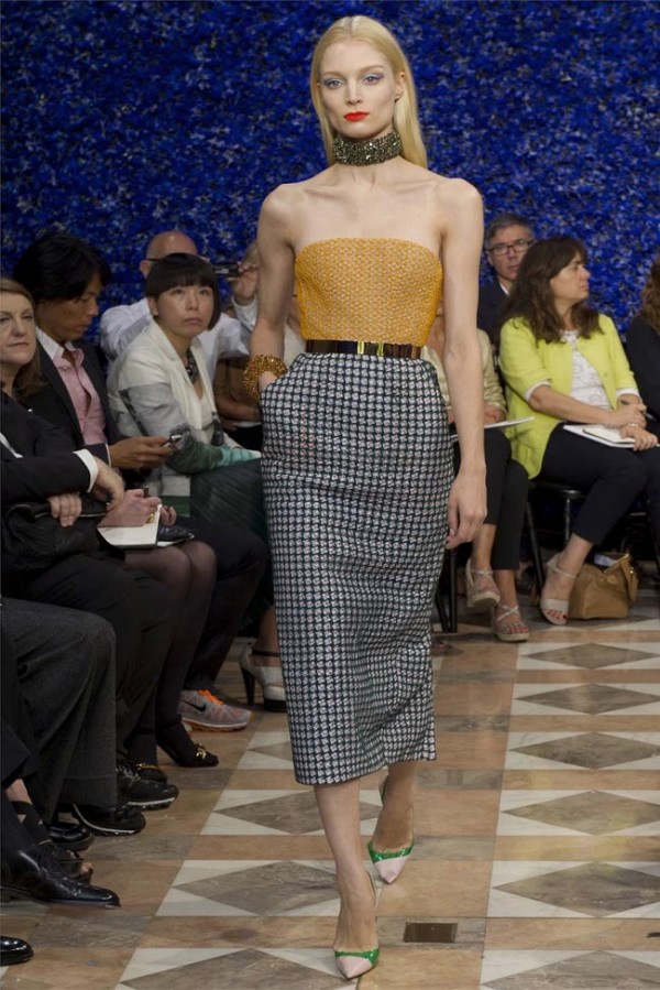 Paris-Haute-Couture-Dior-Autumn-Winter-2012-2013-Collection-39-600x899