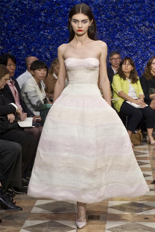 Paris-Haute-Couture-Dior-Autumn-Winter-2012-2013-Collection-43-600x899