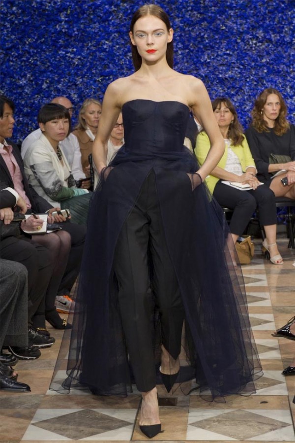 Paris-Haute-Couture-Dior-Autumn-Winter-2012-2013-Collection-45-600x899