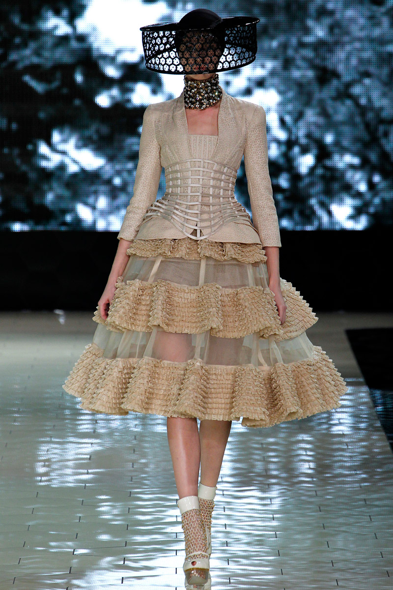 alexander-mcqueen-rtw-ss2013-runway-13_193607865341