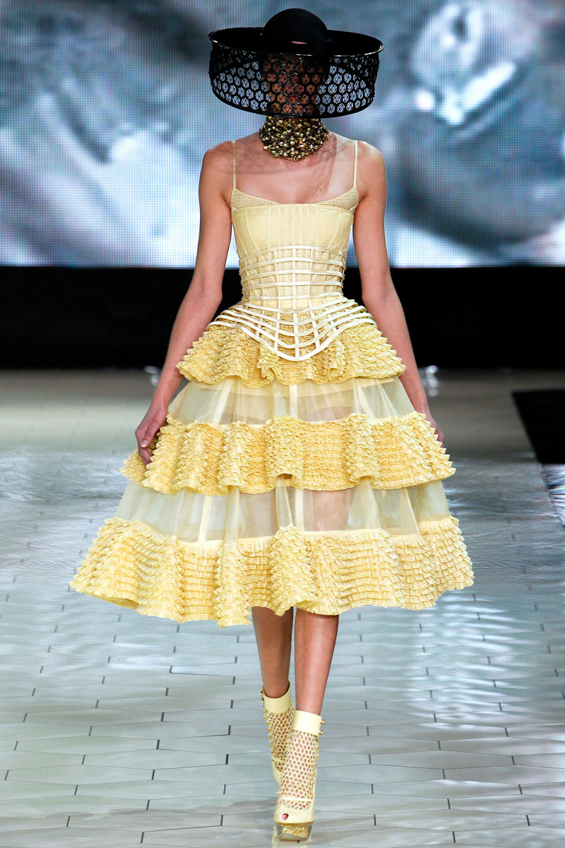 alexander-mcqueen-rtw-ss2013-runway-14_193608183880