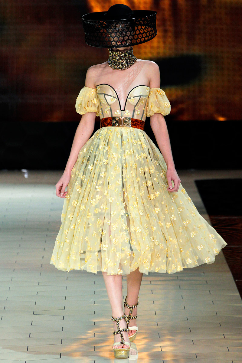 alexander-mcqueen-rtw-ss2013-runway-24_193617641193