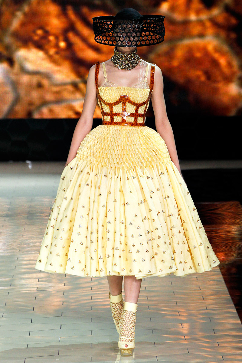 alexander-mcqueen-rtw-ss2013-runway-25_193618861929