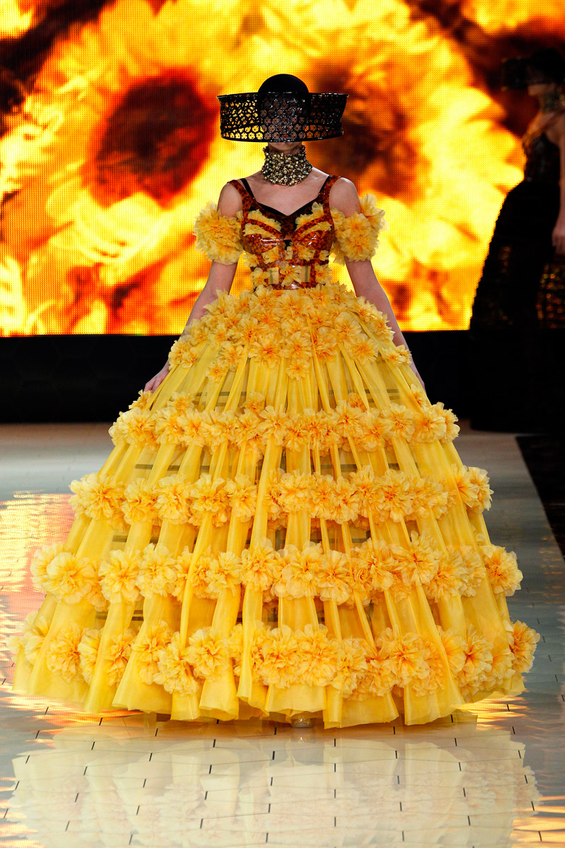 alexander-mcqueen-rtw-ss2013-runway-29_193621962345