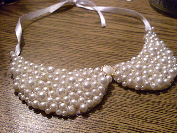 Do It Yourself: Decorative Collar With Pearls