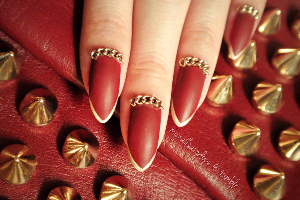Pretty Nails with Gold Details