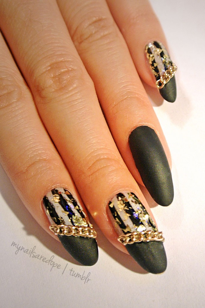 nails with gold (36)