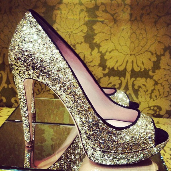 sparkly pink pumps