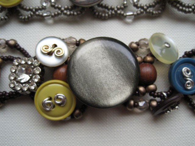 Accessories With Old Buttons (11)