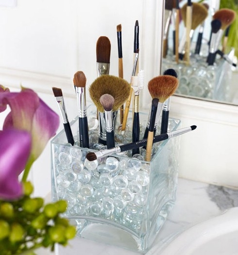 DIY: 14 Cool Makeup Brush Storage Ideas