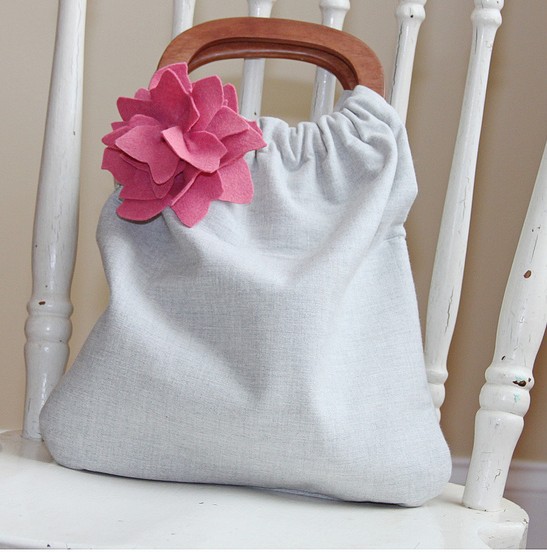 DIY Bag Made ​​With Wooden Handles And Material