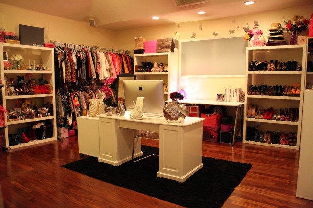 Perfect Idea How To Arrange Your Room With Clothes (5)