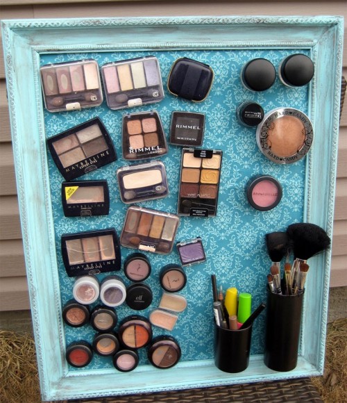 DIY: Useful Make-Up Magnet Board