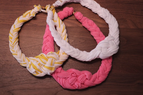 DIY: Use Your Old T-Shirt To Make Necklace