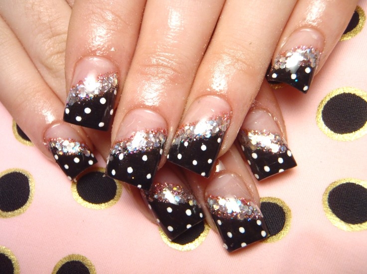 polka_dots_nails_23