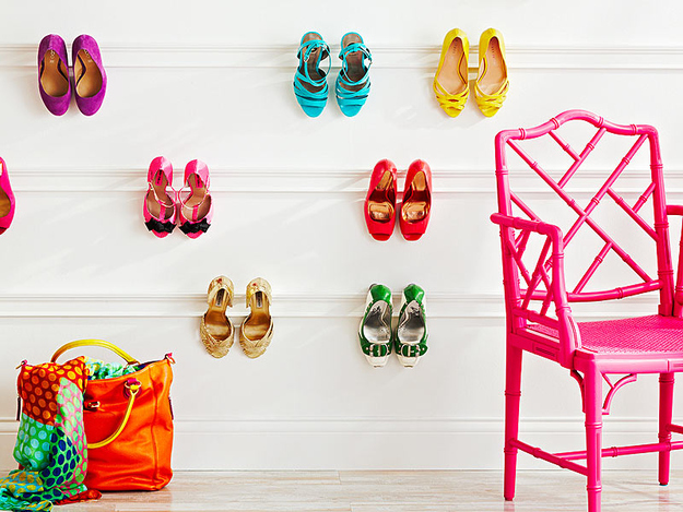  Hang molding on the walls to create a pretty shoe display