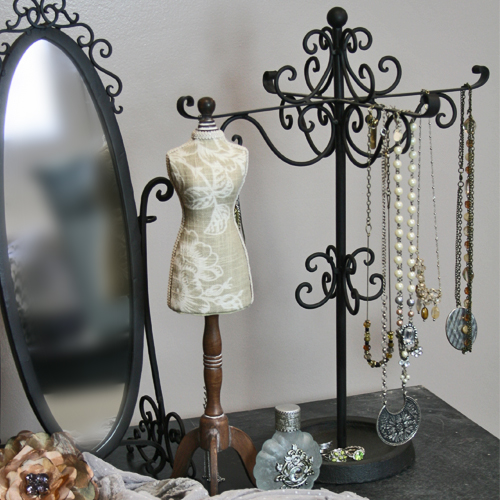 21 Useful DIY Jewelry Holders