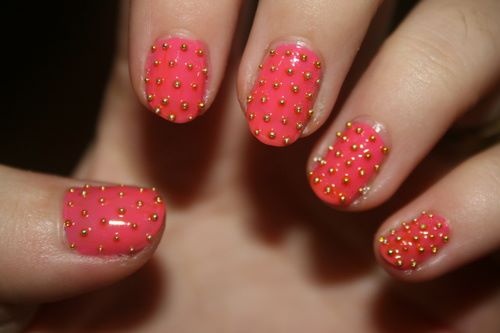 Nails With Golden Designs (1)