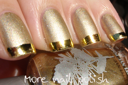 Nails With Golden Designs (18)