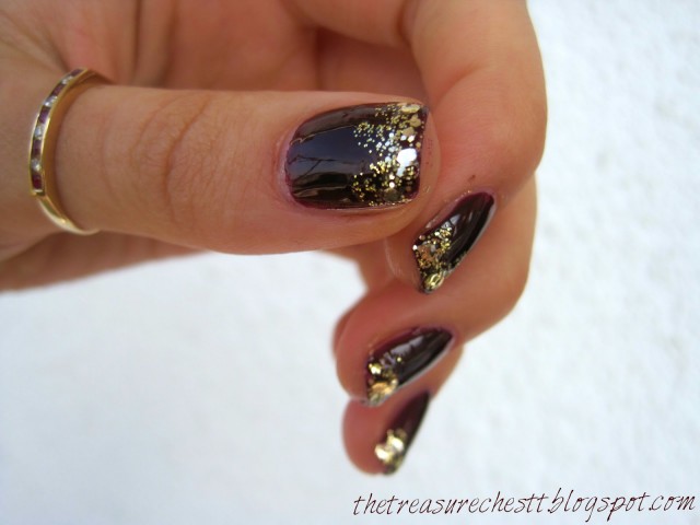 Nails With Golden Designs (24)