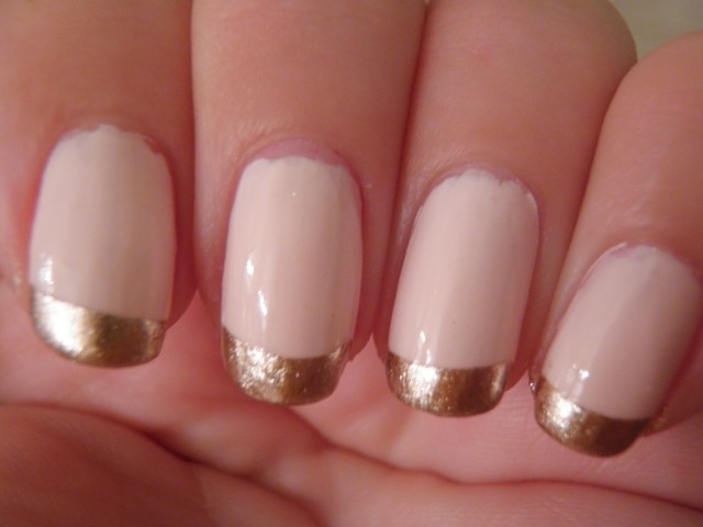 Nails With Golden Designs (25)