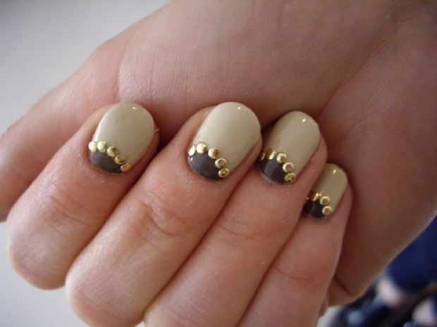 Nails With Golden Designs (27)