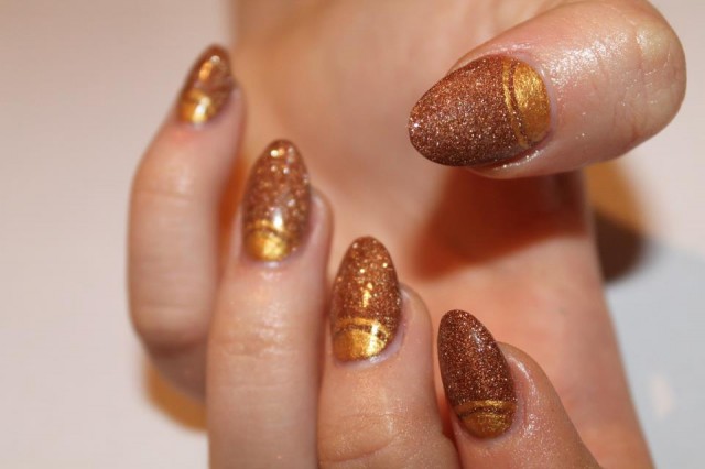 Nails With Golden Designs (6)