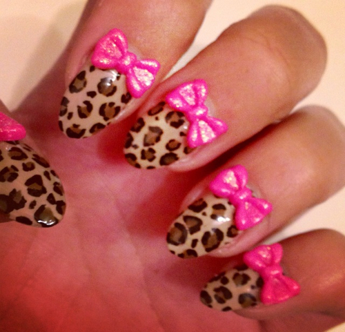 Nails with bows (1)