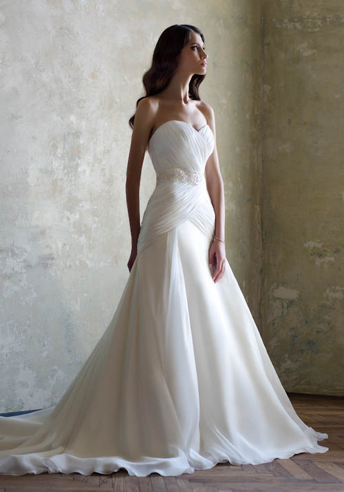 Wedding Dresses Called LOVE STORY by BIEN SAVVY 2013  (10)