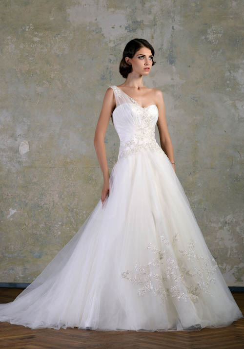 Wedding Dresses Called LOVE STORY by BIEN SAVVY 2013  (8)
