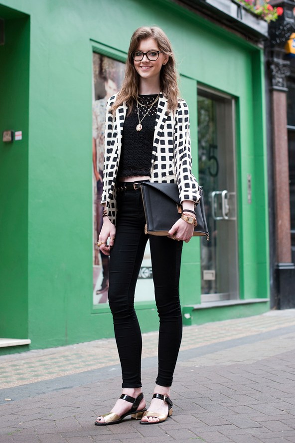 Glamour Hits The Streets – Street Style >> HERE!