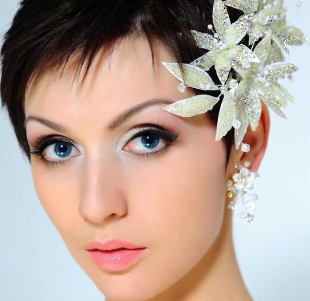 Short-Bridal-Hairstyles-For-Women-3