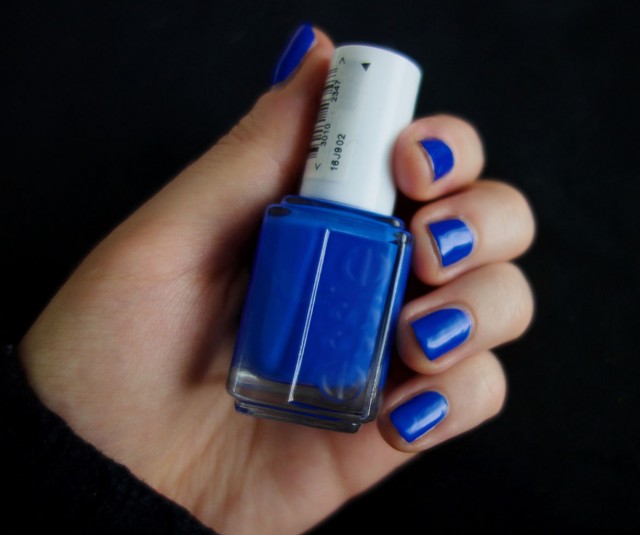 Blue_nails