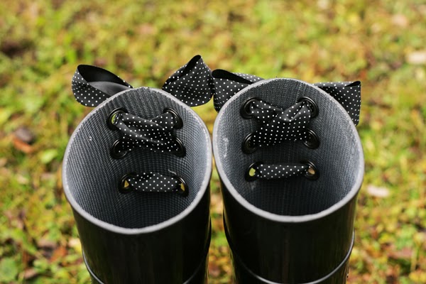 bow rainboots inside