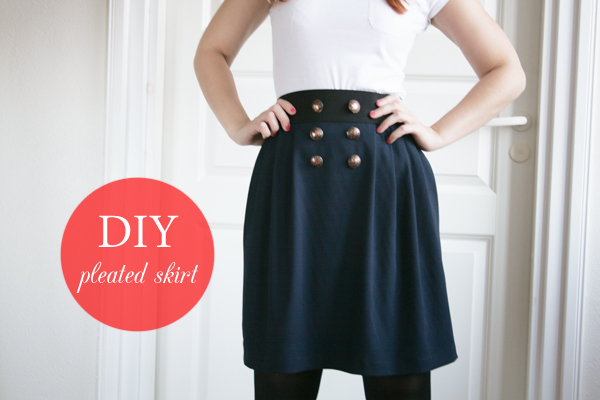 navy-pleated-skirt-with-text