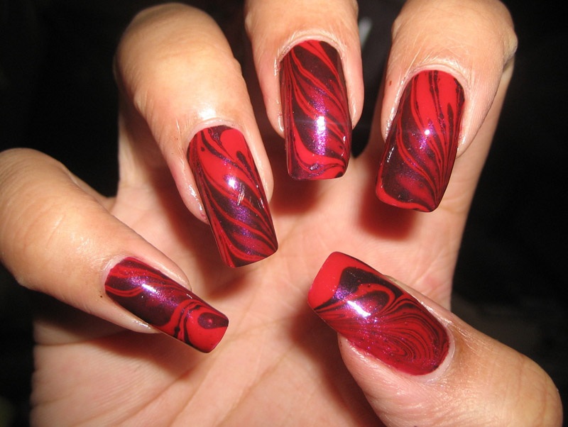 Red-and-Purple-Water-Marble-Nail-Designs