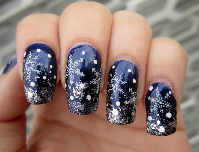 Snowflake Nails (1)